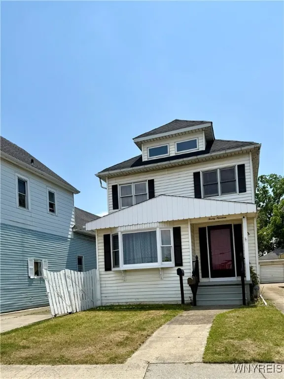 2019 Broadway, Buffalo, New York 14212, Buffalo, New York 14212, 2 Bedrooms Bedrooms, 5 Rooms Rooms,1 BathroomBathrooms,Residential Lease,For Rent,2019 Broadway, Buffalo, New York 14212,B1624050