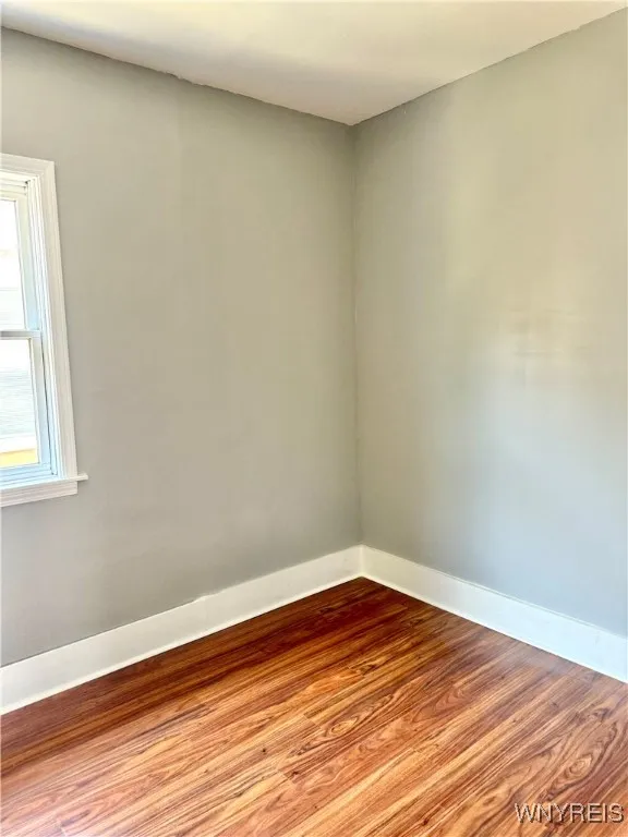 2019 Broadway, Buffalo, New York 14212, Buffalo, New York 14212, 2 Bedrooms Bedrooms, 5 Rooms Rooms,1 BathroomBathrooms,Residential Lease,For Rent,2019 Broadway, Buffalo, New York 14212,B1624050