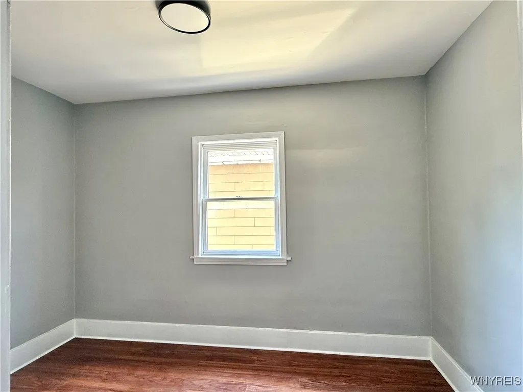 2019 Broadway, Buffalo, New York 14212, Buffalo, New York 14212, 2 Bedrooms Bedrooms, 5 Rooms Rooms,1 BathroomBathrooms,Residential Lease,For Rent,2019 Broadway, Buffalo, New York 14212,B1624050