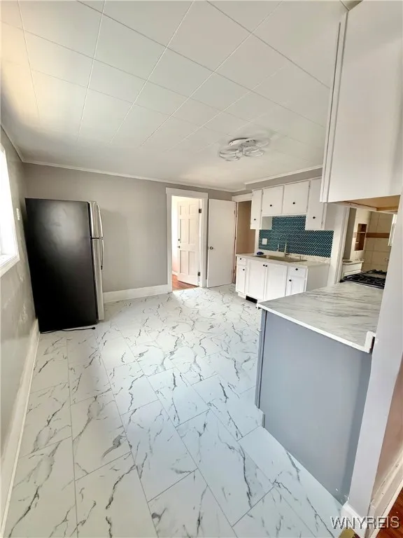 2019 Broadway, Buffalo, New York 14212, Buffalo, New York 14212, 2 Bedrooms Bedrooms, 5 Rooms Rooms,1 BathroomBathrooms,Residential Lease,For Rent,2019 Broadway, Buffalo, New York 14212,B1624050