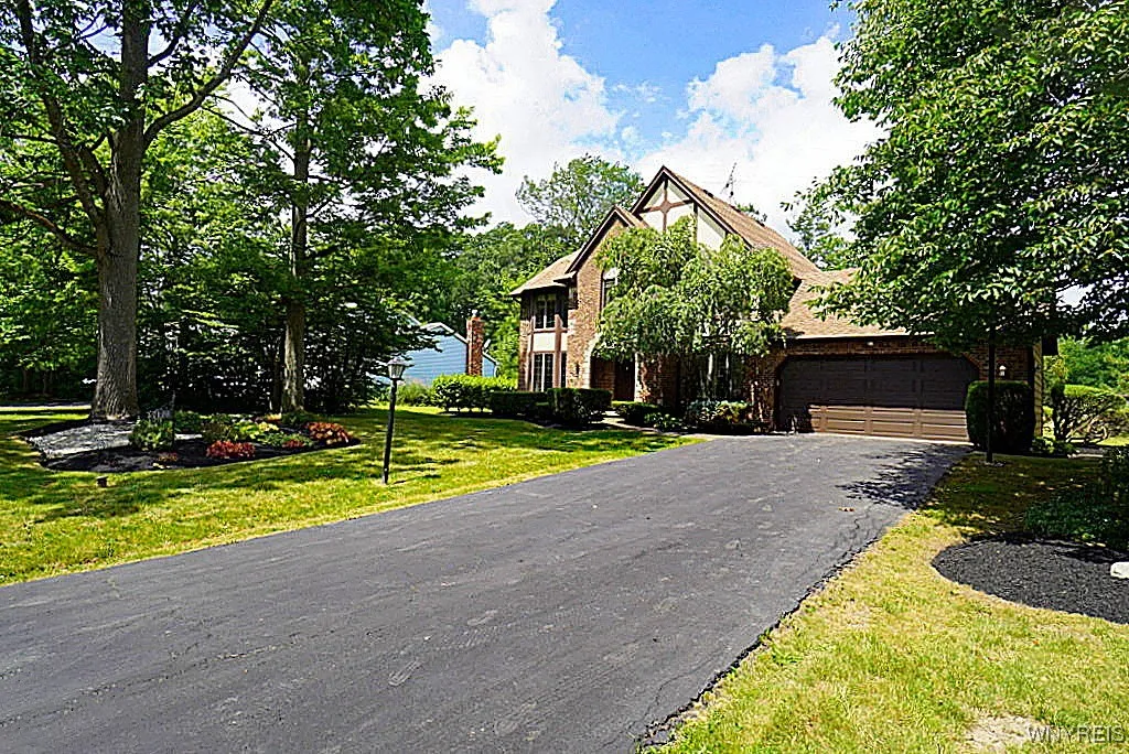 7199 Woodhaven Drive, Lockport Town, New York 1409, Lockport Town, New York 14094, 4 Bedrooms Bedrooms, 7 Rooms Rooms,2 BathroomsBathrooms,Residential,Closed,7199 Woodhaven Drive, Lockport Town, New York 1409,0,B1621490