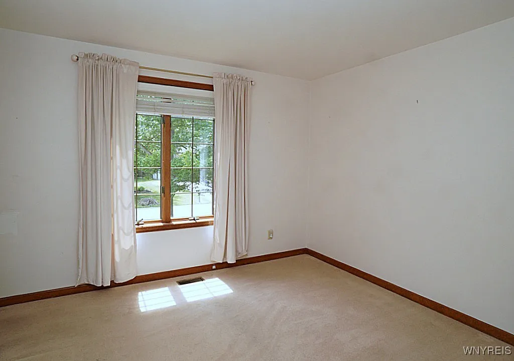 7199 Woodhaven Drive, Lockport Town, New York 1409, Lockport Town, New York 14094, 4 Bedrooms Bedrooms, 7 Rooms Rooms,2 BathroomsBathrooms,Residential,Closed,7199 Woodhaven Drive, Lockport Town, New York 1409,0,B1621490