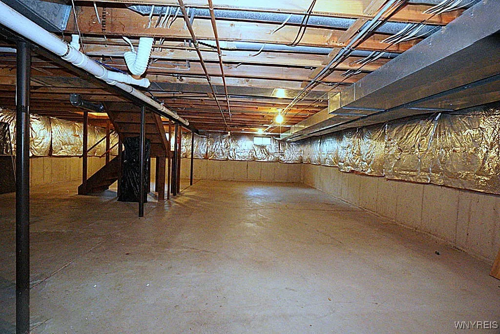 Think of all the possibilities in this full basement!!