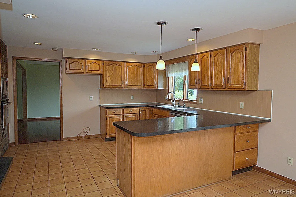 7199 Woodhaven Drive, Lockport Town, New York 1409, Lockport Town, New York 14094, 4 Bedrooms Bedrooms, 7 Rooms Rooms,2 BathroomsBathrooms,Residential,Closed,7199 Woodhaven Drive, Lockport Town, New York 1409,0,B1621490