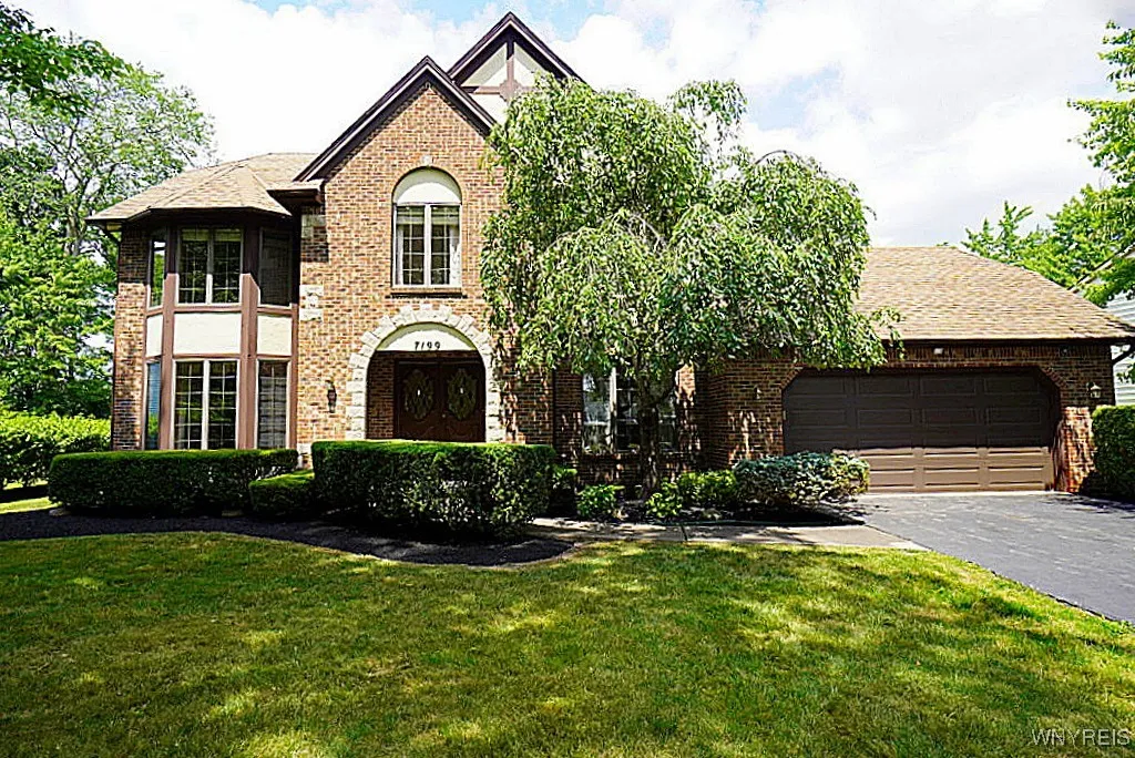 7199 Woodhaven Drive, Lockport Town, New York 1409, Lockport Town, New York 14094, 4 Bedrooms Bedrooms, 7 Rooms Rooms,2 BathroomsBathrooms,Residential,Closed,7199 Woodhaven Drive, Lockport Town, New York 1409,0,B1621490