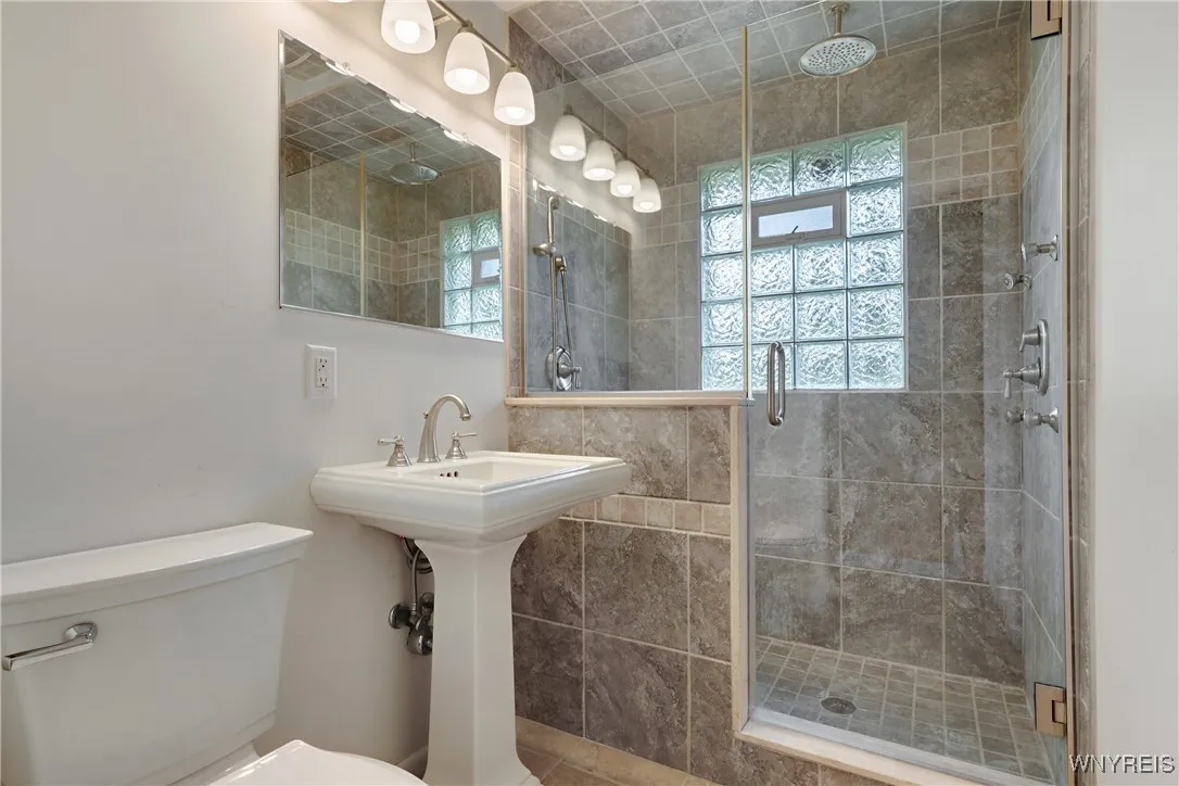 1st Floor Main Bath
