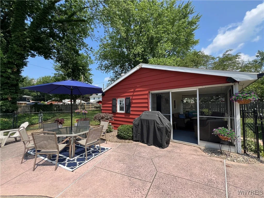 84 Brianwood Drive, West Seneca, New York 14224, West Seneca, New York 14224, 4 Bedrooms Bedrooms, 9 Rooms Rooms,2 BathroomsBathrooms,Residential,Closed,84 Brianwood Drive, West Seneca, New York 14224,0,B1621527