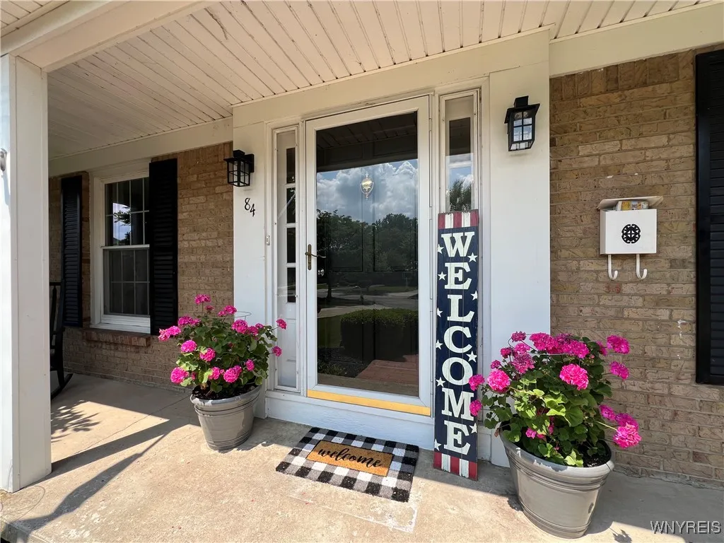 84 Brianwood Drive, West Seneca, New York 14224, West Seneca, New York 14224, 4 Bedrooms Bedrooms, 9 Rooms Rooms,2 BathroomsBathrooms,Residential,Closed,84 Brianwood Drive, West Seneca, New York 14224,0,B1621527