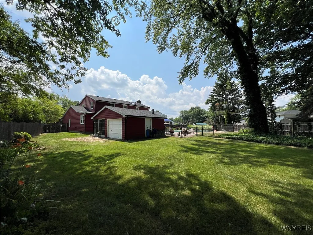 84 Brianwood Drive, West Seneca, New York 14224, West Seneca, New York 14224, 4 Bedrooms Bedrooms, 9 Rooms Rooms,2 BathroomsBathrooms,Residential,Closed,84 Brianwood Drive, West Seneca, New York 14224,0,B1621527