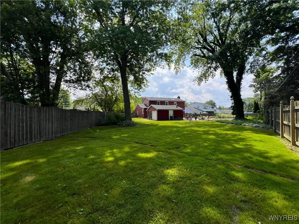 84 Brianwood Drive, West Seneca, New York 14224, West Seneca, New York 14224, 4 Bedrooms Bedrooms, 9 Rooms Rooms,2 BathroomsBathrooms,Residential,Closed,84 Brianwood Drive, West Seneca, New York 14224,0,B1621527