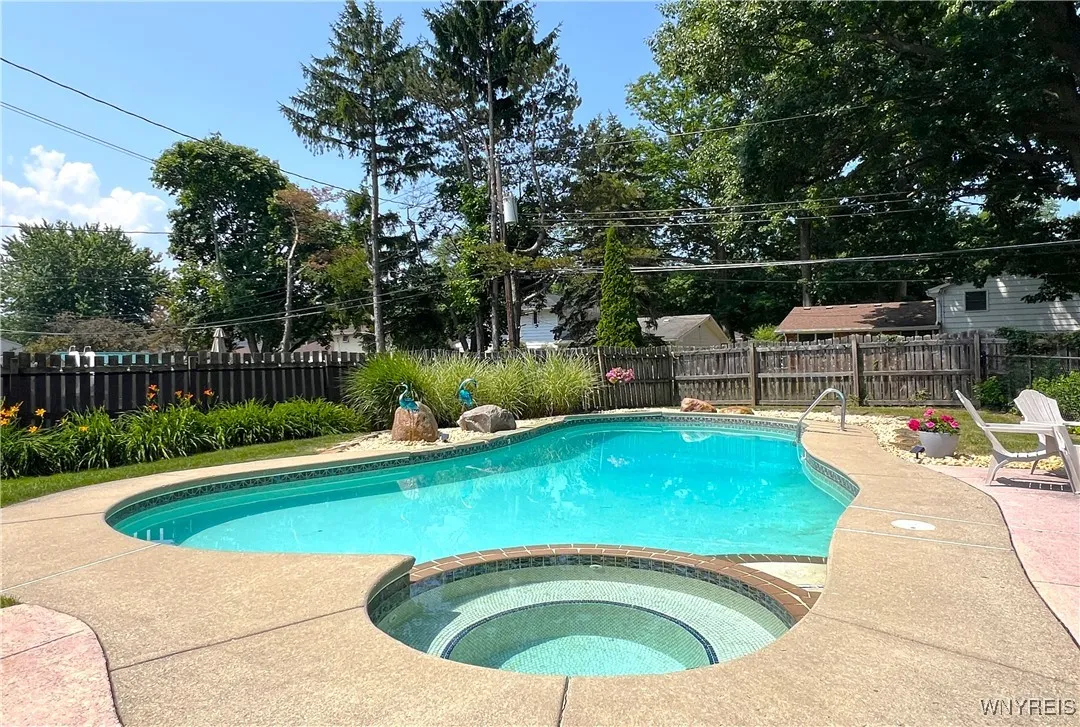 84 Brianwood Drive, West Seneca, New York 14224, West Seneca, New York 14224, 4 Bedrooms Bedrooms, 9 Rooms Rooms,2 BathroomsBathrooms,Residential,Closed,84 Brianwood Drive, West Seneca, New York 14224,0,B1621527