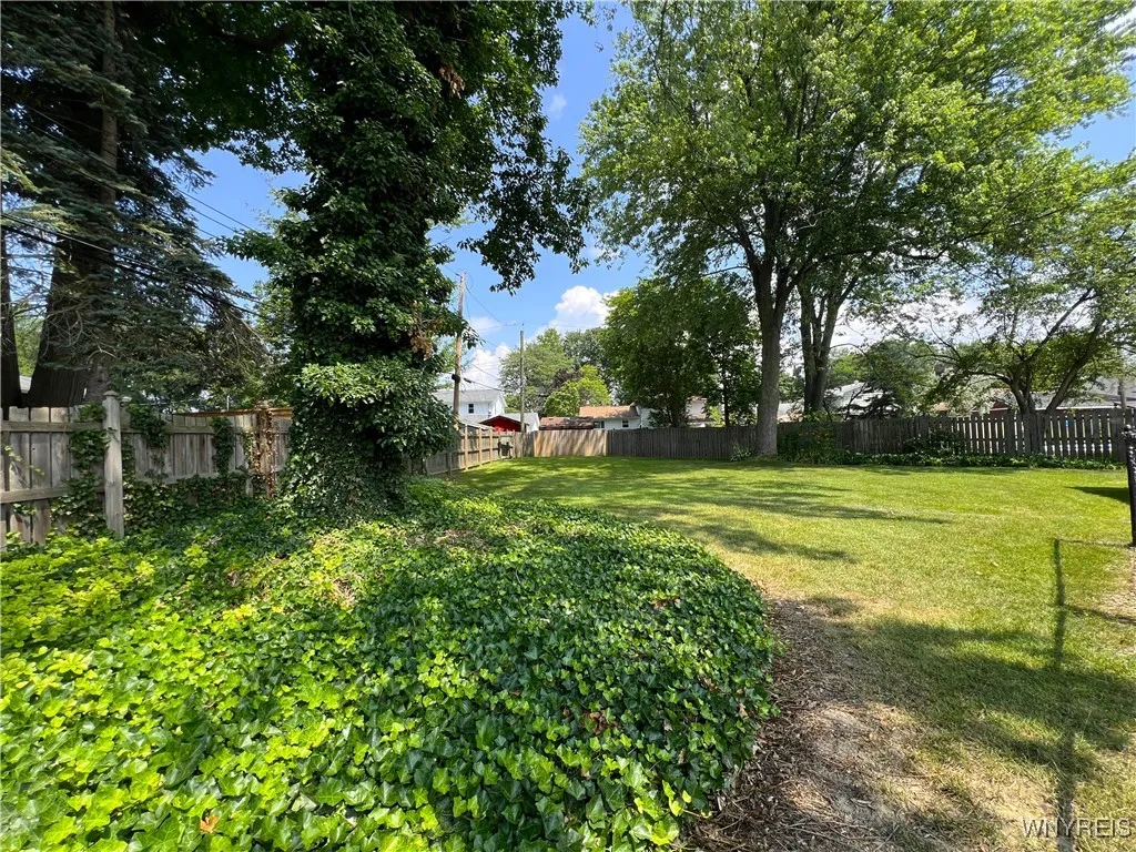 84 Brianwood Drive, West Seneca, New York 14224, West Seneca, New York 14224, 4 Bedrooms Bedrooms, 9 Rooms Rooms,2 BathroomsBathrooms,Residential,Closed,84 Brianwood Drive, West Seneca, New York 14224,0,B1621527