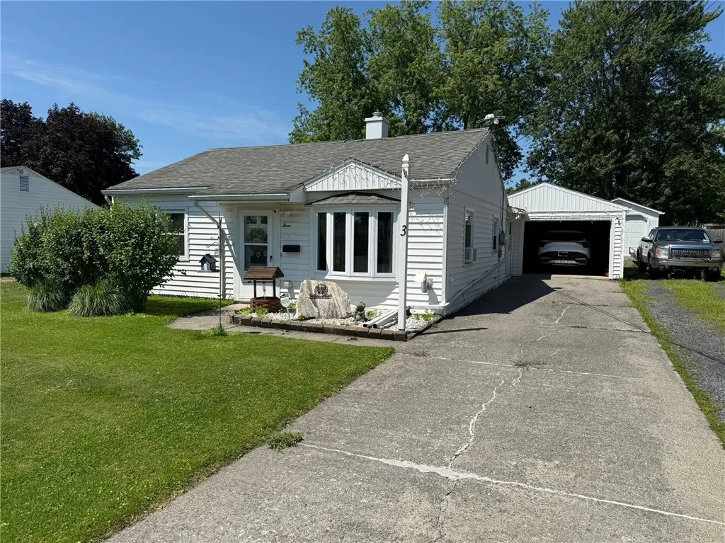 3 Barham Avenue, Waterloo, New York 13165, Waterloo, New York 13165, 2 Bedrooms Bedrooms, 7 Rooms Rooms,1 BathroomBathrooms,Residential,Closed,3 Barham Avenue, Waterloo, New York 13165,0,R1623915