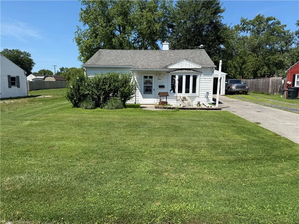 3 Barham Avenue, Waterloo, New York 13165, Waterloo, New York 13165, 2 Bedrooms Bedrooms, 7 Rooms Rooms,1 BathroomBathrooms,Residential,Closed,3 Barham Avenue, Waterloo, New York 13165,0,R1623915