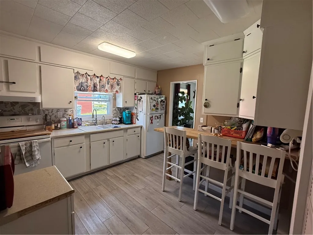 3 Barham Avenue, Waterloo, New York 13165, Waterloo, New York 13165, 2 Bedrooms Bedrooms, 7 Rooms Rooms,1 BathroomBathrooms,Residential,Closed,3 Barham Avenue, Waterloo, New York 13165,0,R1623915