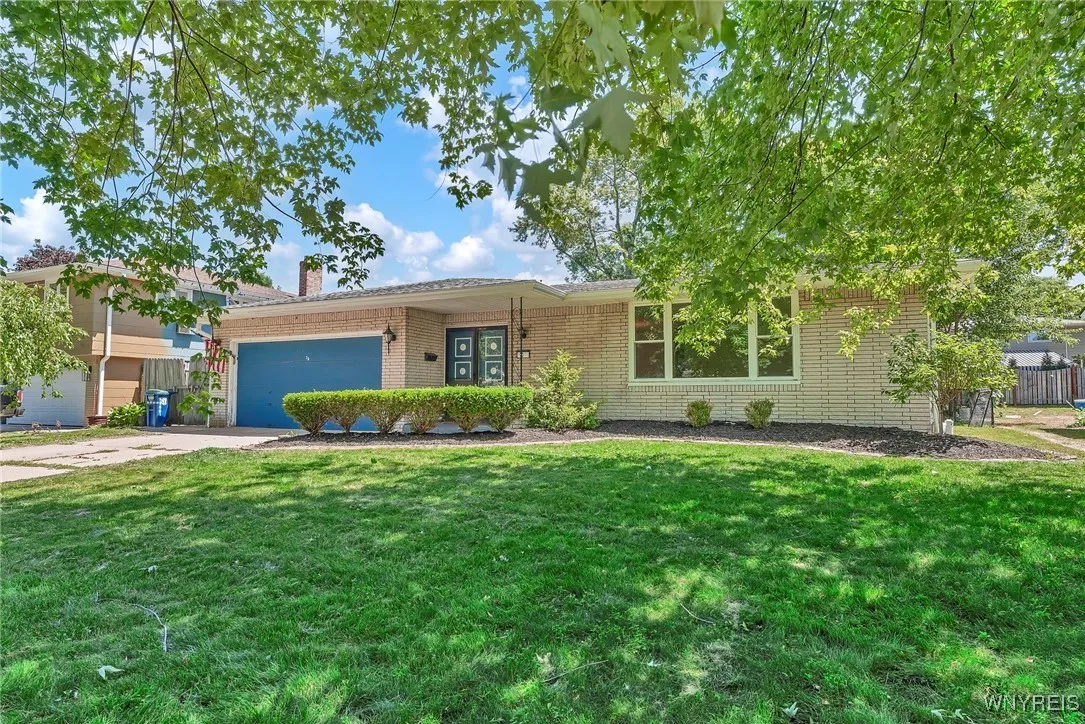 70 Sundown, Amherst, New York 14221, Amherst, New York 14221, 3 Bedrooms Bedrooms, 7 Rooms Rooms,2 BathroomsBathrooms,Residential,Closed,70 Sundown, Amherst, New York 14221,0,B1624023