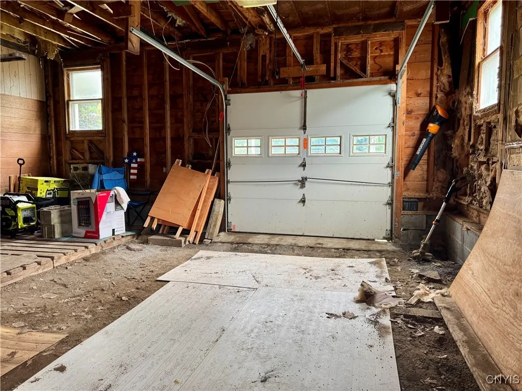 1 Car Garage With Plenty of Space!