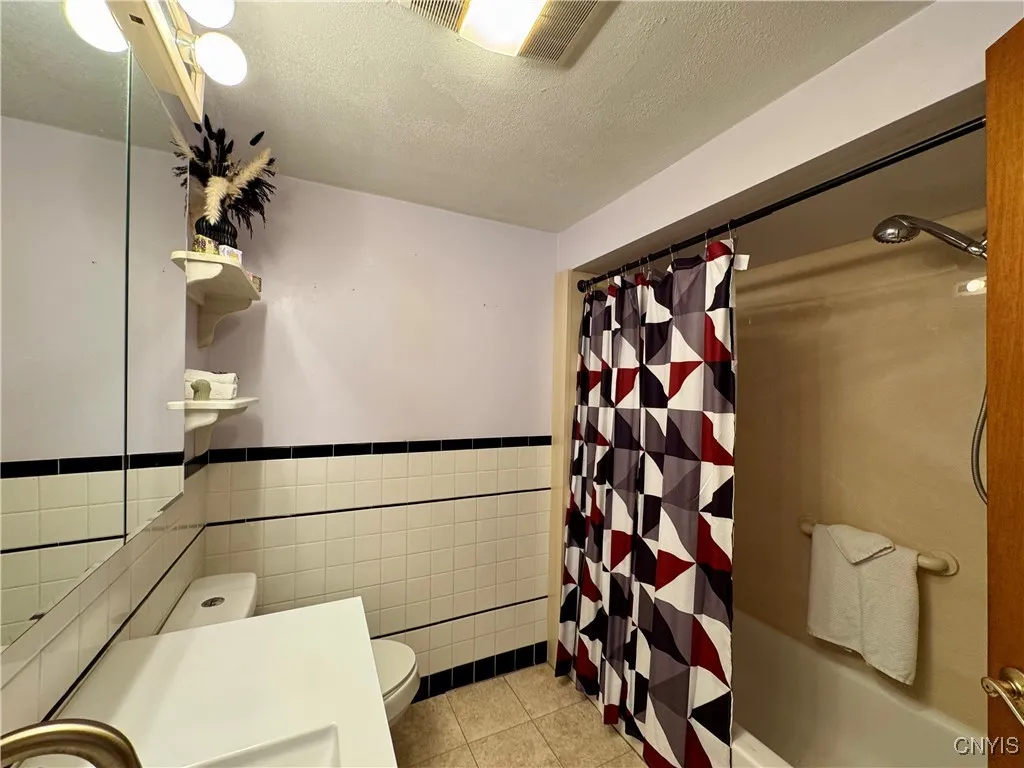 1st Floor Primary Bathroom