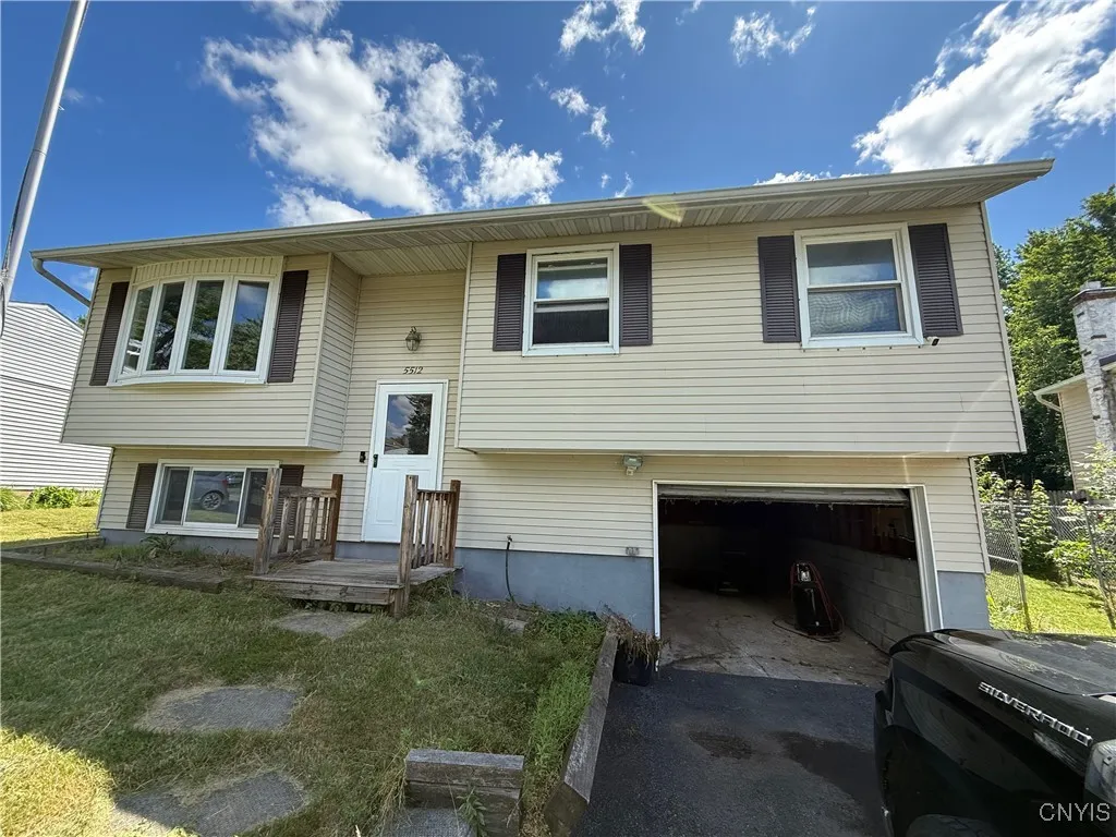 5512 Taormina Drive, Clay, New York 13041, Clay, New York 13041, 3 Bedrooms Bedrooms, 8 Rooms Rooms,2 BathroomsBathrooms,Residential,For Sale,5512 Taormina Drive, Clay, New York 13041,0,S1622320