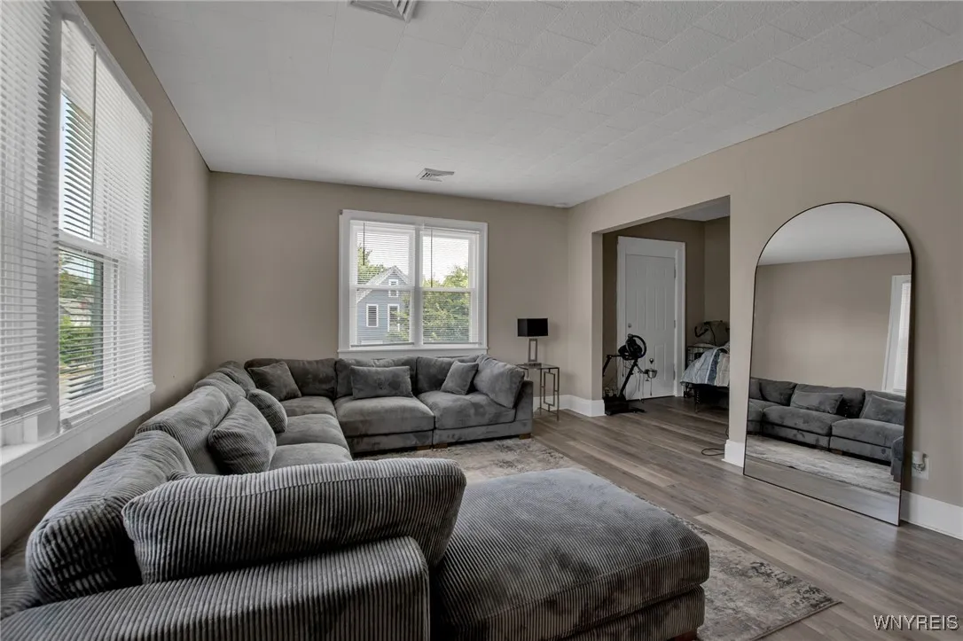 800 Columbus Parkway, Buffalo, New York 14213, Buffalo, New York 14213, 6 Bedrooms Bedrooms, ,2 BathroomsBathrooms,Residential,For Sale,800 Columbus Parkway, Buffalo, New York 14213,B1621929