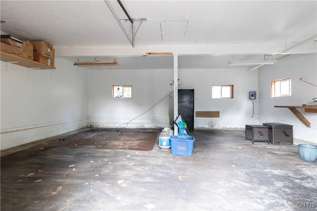 INTERIOR DETACHED GARAGE