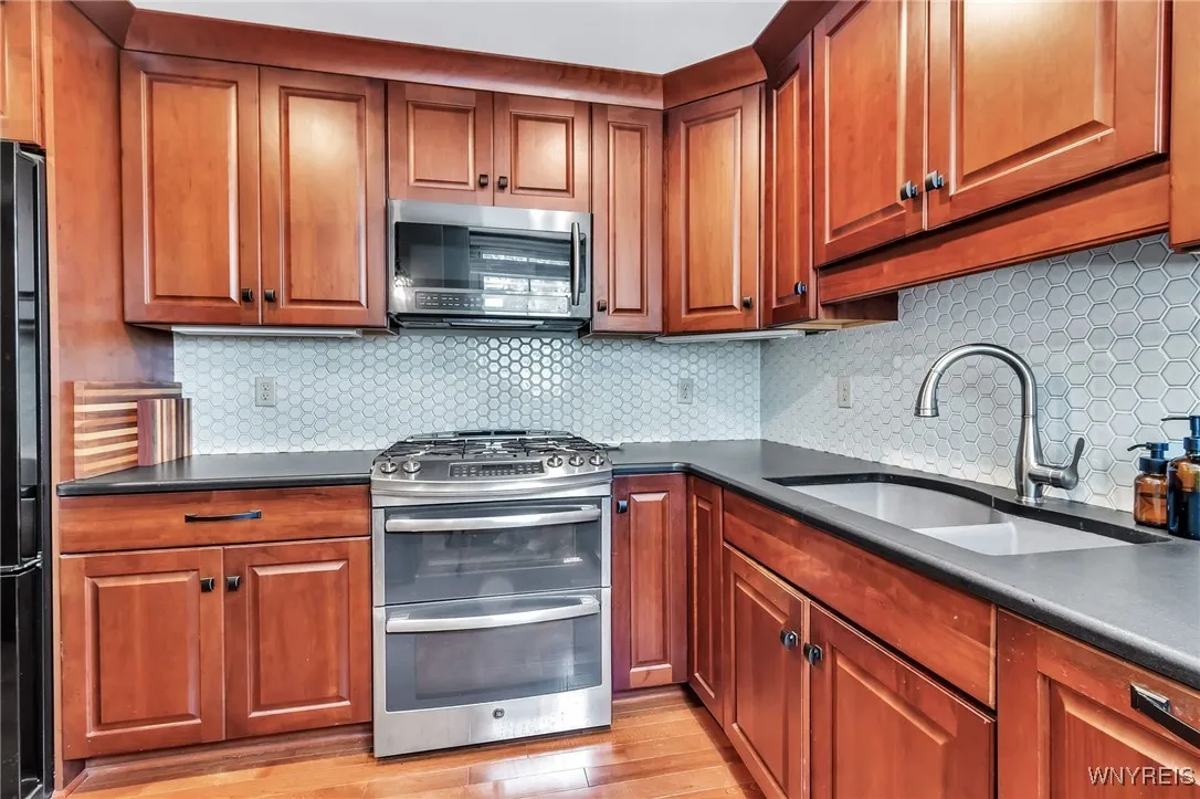 751 West Ferry #4cd 4cd, Buffalo, New York 14222, Buffalo, New York 14222, 2 Bedrooms Bedrooms, 6 Rooms Rooms,2 BathroomsBathrooms,Residential,For Sale,751 West Ferry #4cd 4cd, Buffalo, New York 14222,B1623568