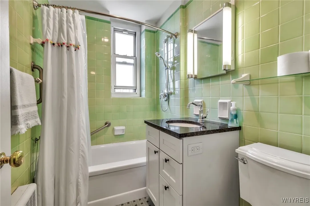 751 West Ferry #4cd 4cd, Buffalo, New York 14222, Buffalo, New York 14222, 2 Bedrooms Bedrooms, 6 Rooms Rooms,2 BathroomsBathrooms,Residential,For Sale,751 West Ferry #4cd 4cd, Buffalo, New York 14222,B1623568