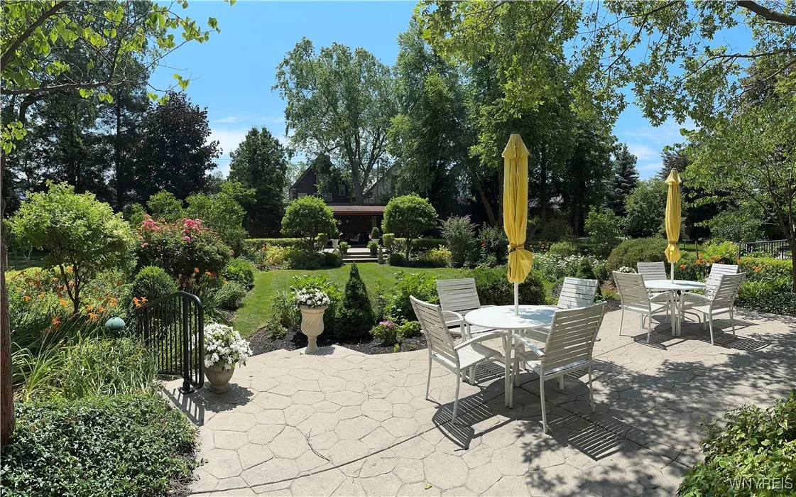 751 West Ferry #4cd 4cd, Buffalo, New York 14222, Buffalo, New York 14222, 2 Bedrooms Bedrooms, 6 Rooms Rooms,2 BathroomsBathrooms,Residential,For Sale,751 West Ferry #4cd 4cd, Buffalo, New York 14222,B1623568
