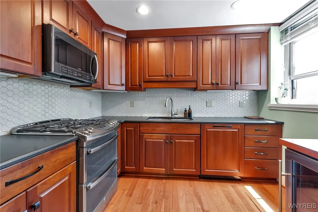 751 West Ferry #4cd 4cd, Buffalo, New York 14222, Buffalo, New York 14222, 2 Bedrooms Bedrooms, 6 Rooms Rooms,2 BathroomsBathrooms,Residential,For Sale,751 West Ferry #4cd 4cd, Buffalo, New York 14222,B1623568