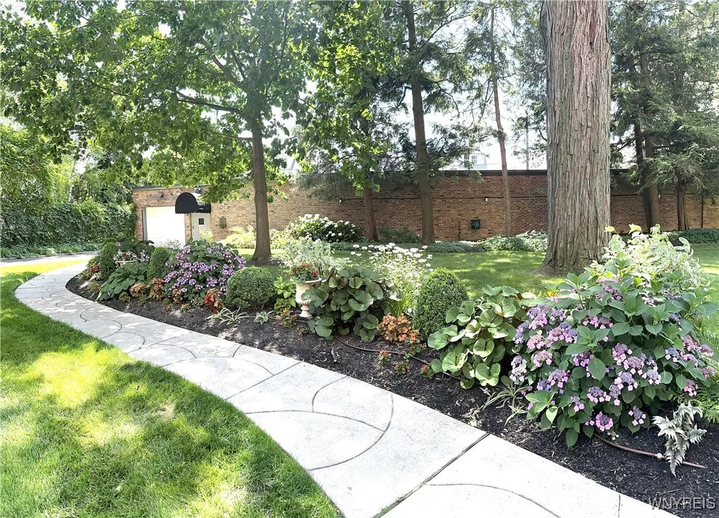 751 West Ferry #4cd 4cd, Buffalo, New York 14222, Buffalo, New York 14222, 2 Bedrooms Bedrooms, 6 Rooms Rooms,2 BathroomsBathrooms,Residential,For Sale,751 West Ferry #4cd 4cd, Buffalo, New York 14222,B1623568
