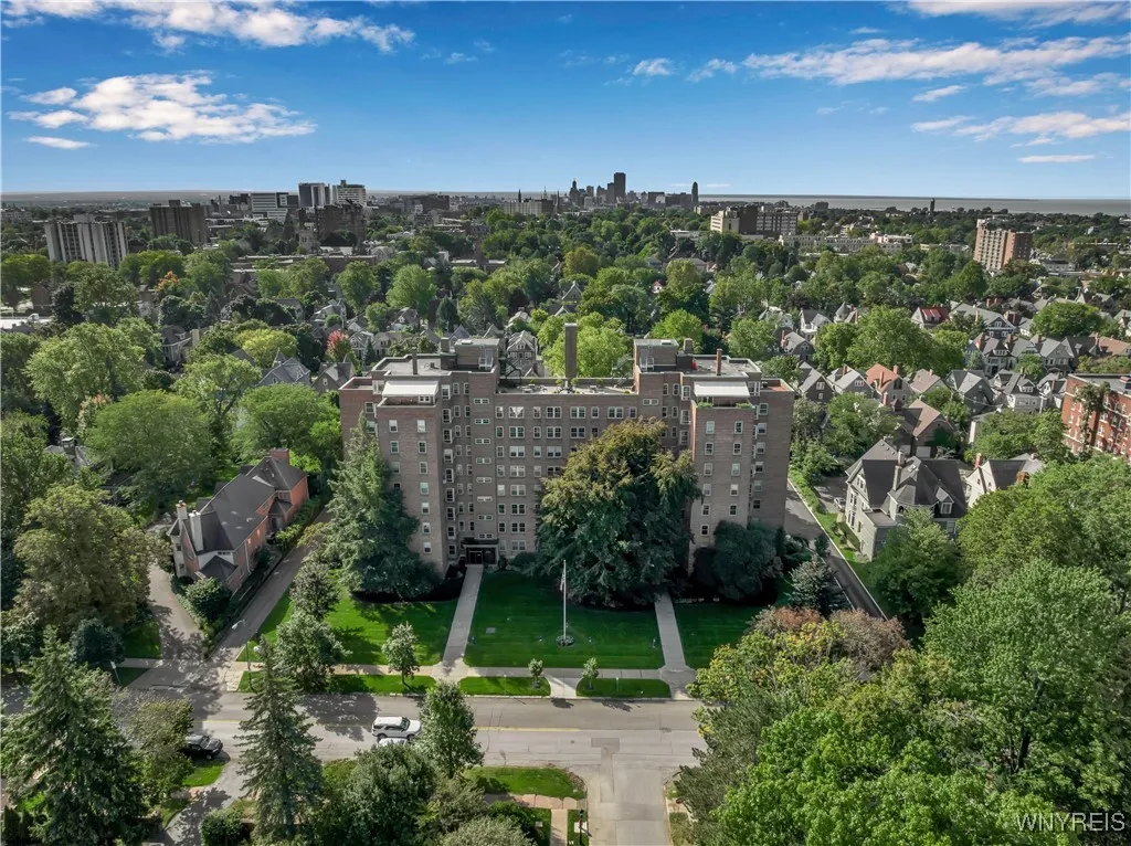 751 West Ferry #4cd 4cd, Buffalo, New York 14222, Buffalo, New York 14222, 2 Bedrooms Bedrooms, 6 Rooms Rooms,2 BathroomsBathrooms,Residential,For Sale,751 West Ferry #4cd 4cd, Buffalo, New York 14222,B1623568
