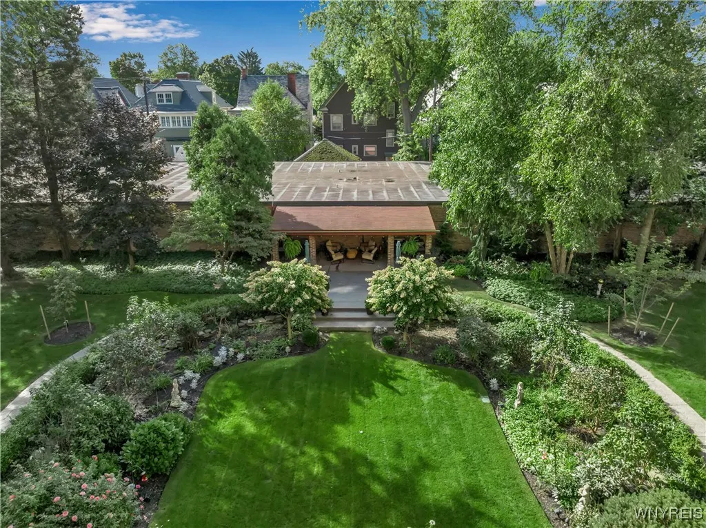 751 West Ferry #4cd 4cd, Buffalo, New York 14222, Buffalo, New York 14222, 2 Bedrooms Bedrooms, 6 Rooms Rooms,2 BathroomsBathrooms,Residential,For Sale,751 West Ferry #4cd 4cd, Buffalo, New York 14222,B1623568