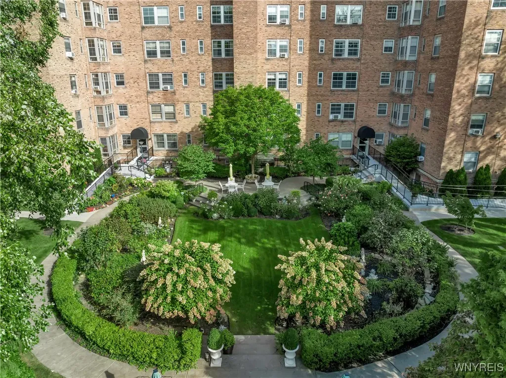 751 West Ferry #4cd 4cd, Buffalo, New York 14222, Buffalo, New York 14222, 2 Bedrooms Bedrooms, 6 Rooms Rooms,2 BathroomsBathrooms,Residential,For Sale,751 West Ferry #4cd 4cd, Buffalo, New York 14222,B1623568