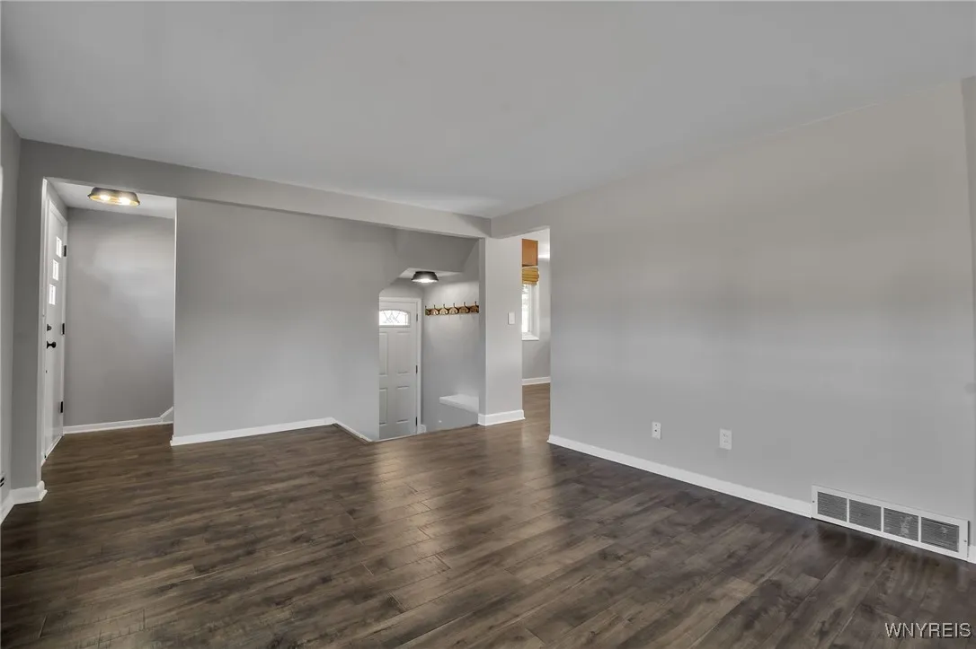 32 Wellington Road, Cheektowaga, New York 14225, Cheektowaga, New York 14225, 4 Bedrooms Bedrooms, 7 Rooms Rooms,2 BathroomsBathrooms,Residential,Closed,32 Wellington Road, Cheektowaga, New York 14225,0,B1622655