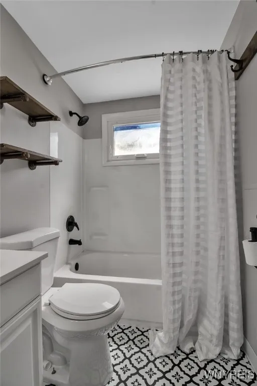 Updated 1st fl full bath.