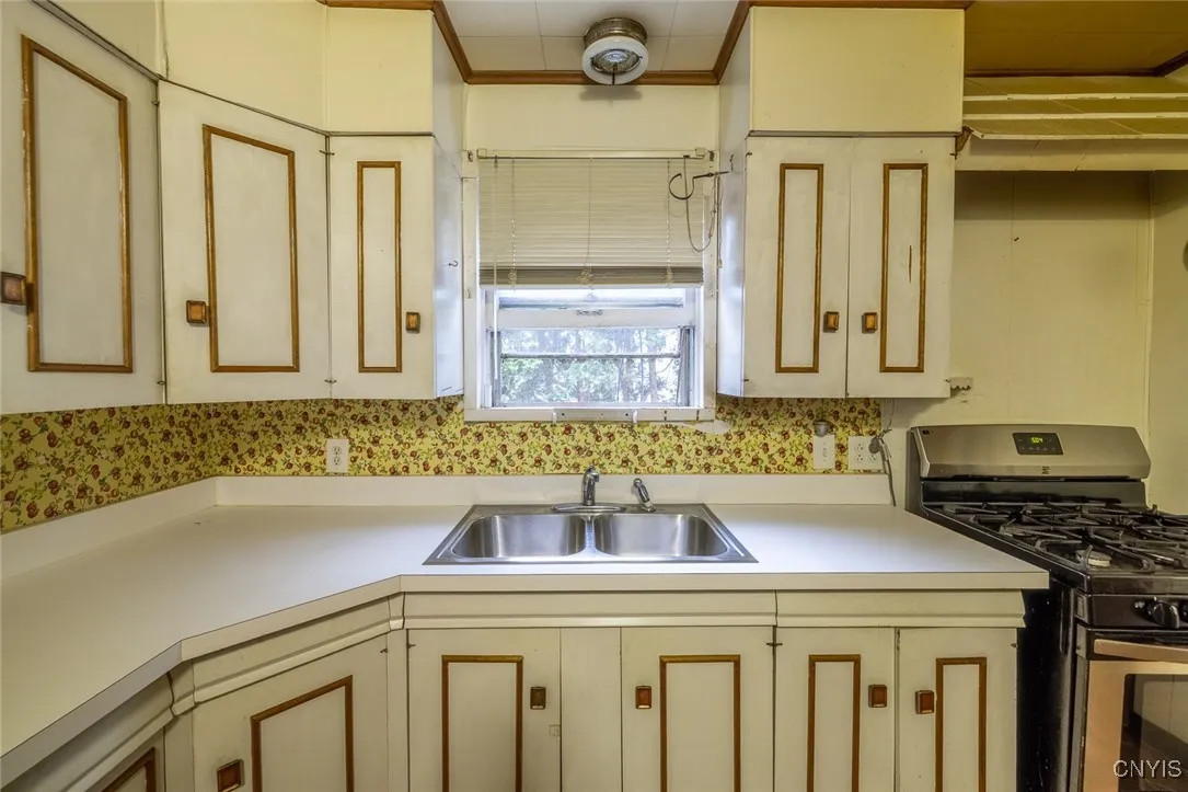 129 South Central Avenue, Manlius, New York 13116, Manlius, New York 13116, 3 Bedrooms Bedrooms, 10 Rooms Rooms,1 BathroomBathrooms,Residential,Closed,129 South Central Avenue, Manlius, New York 13116,0,S1624111