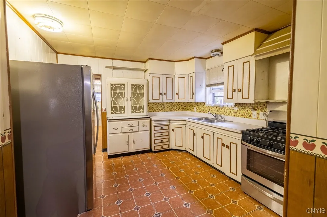 129 South Central Avenue, Manlius, New York 13116, Manlius, New York 13116, 3 Bedrooms Bedrooms, 10 Rooms Rooms,1 BathroomBathrooms,Residential,Closed,129 South Central Avenue, Manlius, New York 13116,0,S1624111