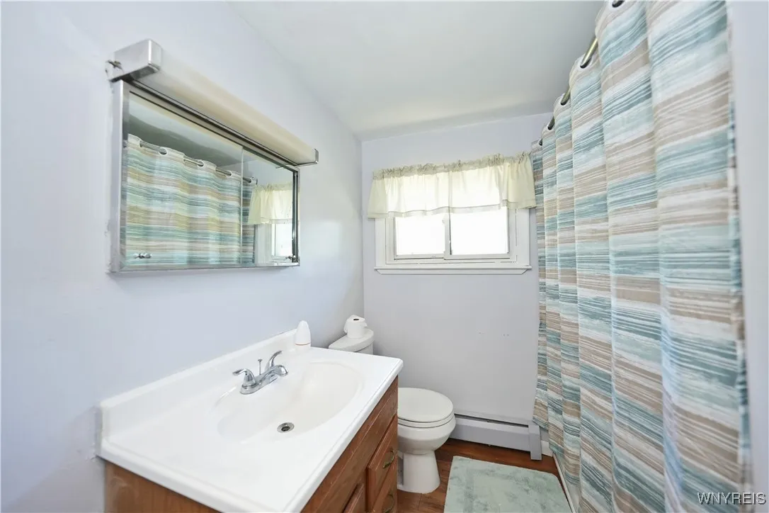 2nd floor full bathroom