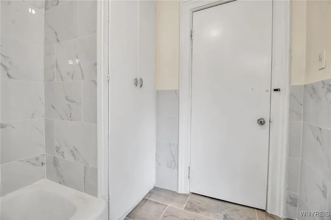166 Vermont Street, Buffalo, New York 14213, Buffalo, New York 14213, 6 Bedrooms Bedrooms, ,2 BathroomsBathrooms,Residential,For Sale,166 Vermont Street, Buffalo, New York 14213,B1623491