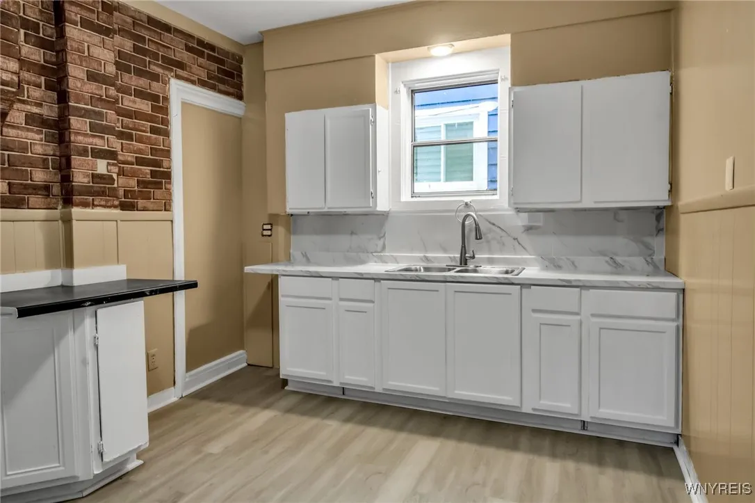 166 Vermont Street, Buffalo, New York 14213, Buffalo, New York 14213, 6 Bedrooms Bedrooms, ,2 BathroomsBathrooms,Residential,For Sale,166 Vermont Street, Buffalo, New York 14213,B1623491