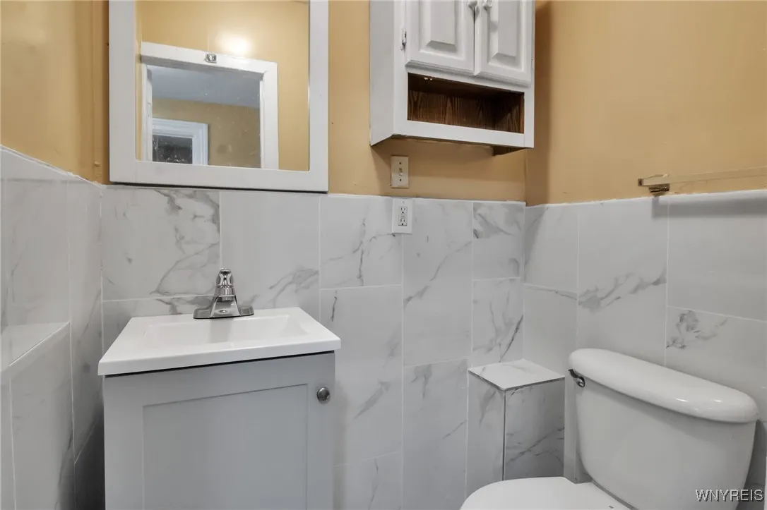 166 Vermont Street, Buffalo, New York 14213, Buffalo, New York 14213, 6 Bedrooms Bedrooms, ,2 BathroomsBathrooms,Residential,For Sale,166 Vermont Street, Buffalo, New York 14213,B1623491