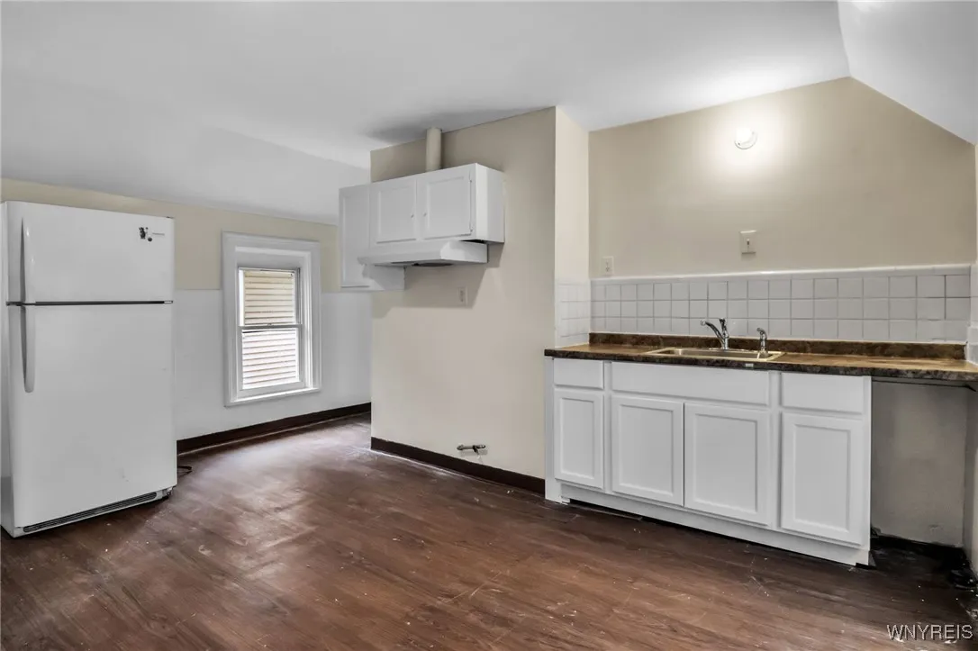 166 Vermont Street, Buffalo, New York 14213, Buffalo, New York 14213, 6 Bedrooms Bedrooms, ,2 BathroomsBathrooms,Residential,For Sale,166 Vermont Street, Buffalo, New York 14213,B1623491