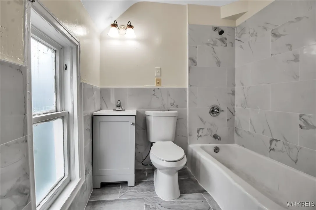 166 Vermont Street, Buffalo, New York 14213, Buffalo, New York 14213, 6 Bedrooms Bedrooms, ,2 BathroomsBathrooms,Residential,For Sale,166 Vermont Street, Buffalo, New York 14213,B1623491