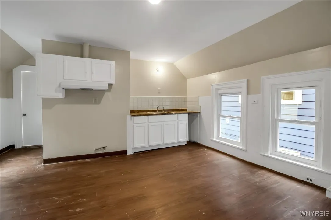 166 Vermont Street, Buffalo, New York 14213, Buffalo, New York 14213, 6 Bedrooms Bedrooms, ,2 BathroomsBathrooms,Residential,For Sale,166 Vermont Street, Buffalo, New York 14213,B1623491