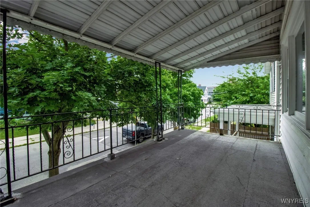 166 Vermont Street, Buffalo, New York 14213, Buffalo, New York 14213, 6 Bedrooms Bedrooms, ,2 BathroomsBathrooms,Residential,For Sale,166 Vermont Street, Buffalo, New York 14213,B1623491