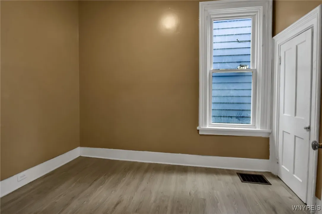166 Vermont Street, Buffalo, New York 14213, Buffalo, New York 14213, 6 Bedrooms Bedrooms, ,2 BathroomsBathrooms,Residential,For Sale,166 Vermont Street, Buffalo, New York 14213,B1623491