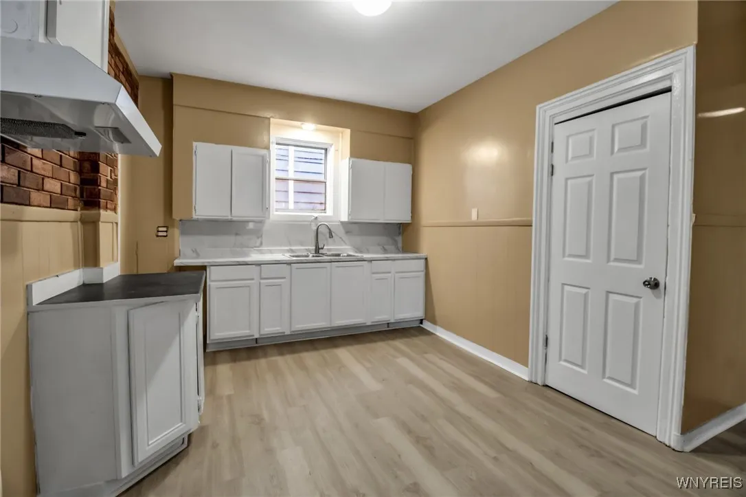 166 Vermont Street, Buffalo, New York 14213, Buffalo, New York 14213, 6 Bedrooms Bedrooms, ,2 BathroomsBathrooms,Residential,For Sale,166 Vermont Street, Buffalo, New York 14213,B1623491