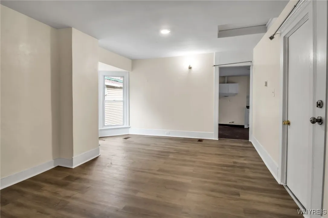 166 Vermont Street, Buffalo, New York 14213, Buffalo, New York 14213, 6 Bedrooms Bedrooms, ,2 BathroomsBathrooms,Residential,For Sale,166 Vermont Street, Buffalo, New York 14213,B1623491