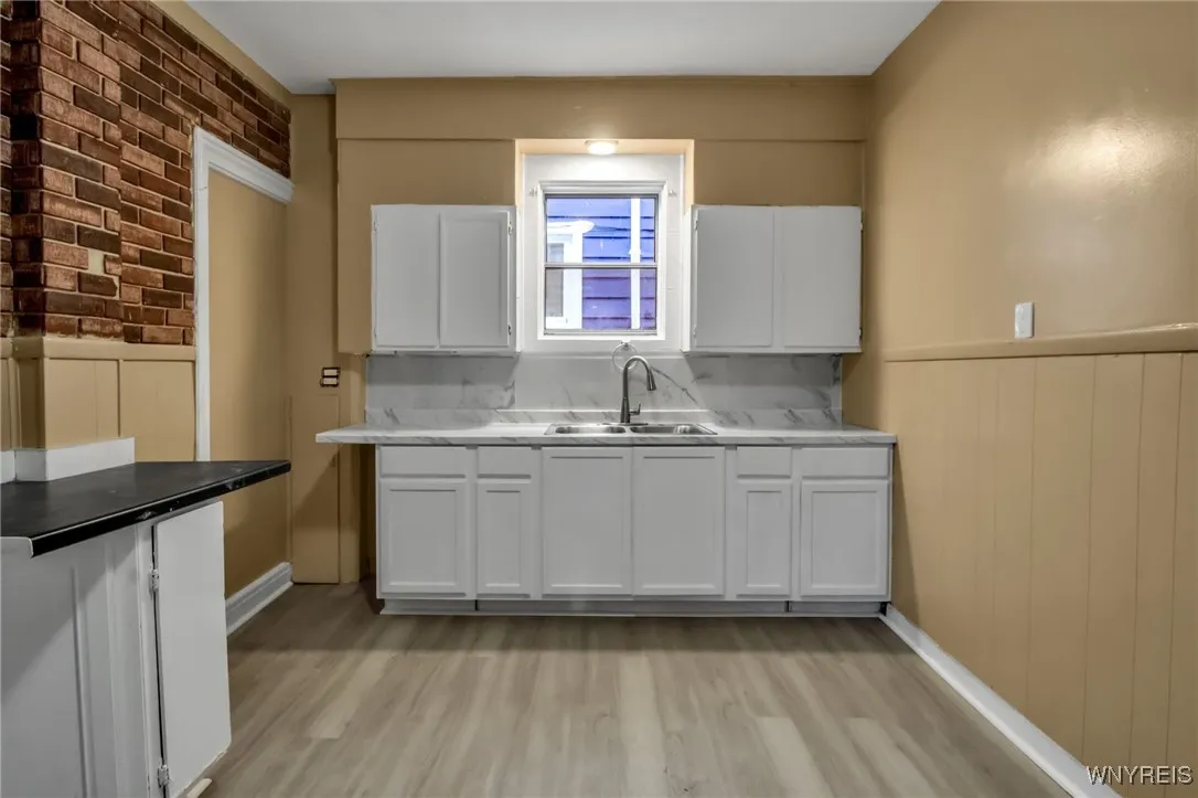 166 Vermont Street, Buffalo, New York 14213, Buffalo, New York 14213, 6 Bedrooms Bedrooms, ,2 BathroomsBathrooms,Residential,For Sale,166 Vermont Street, Buffalo, New York 14213,B1623491