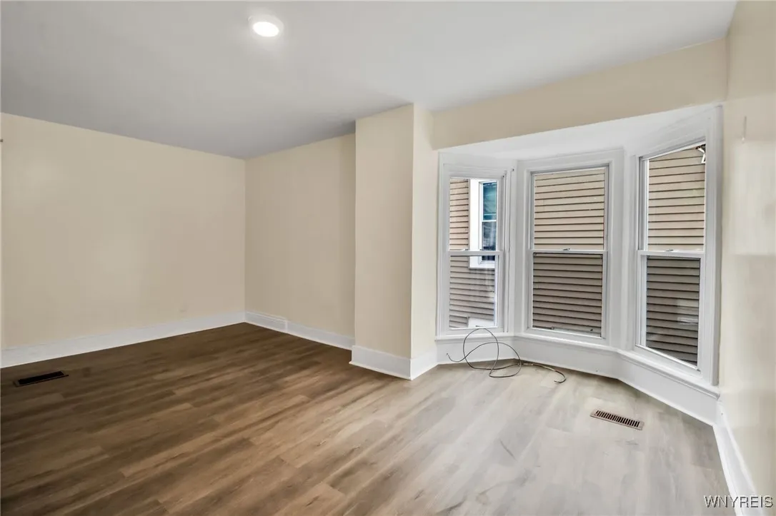 166 Vermont Street, Buffalo, New York 14213, Buffalo, New York 14213, 6 Bedrooms Bedrooms, ,2 BathroomsBathrooms,Residential,For Sale,166 Vermont Street, Buffalo, New York 14213,B1623491